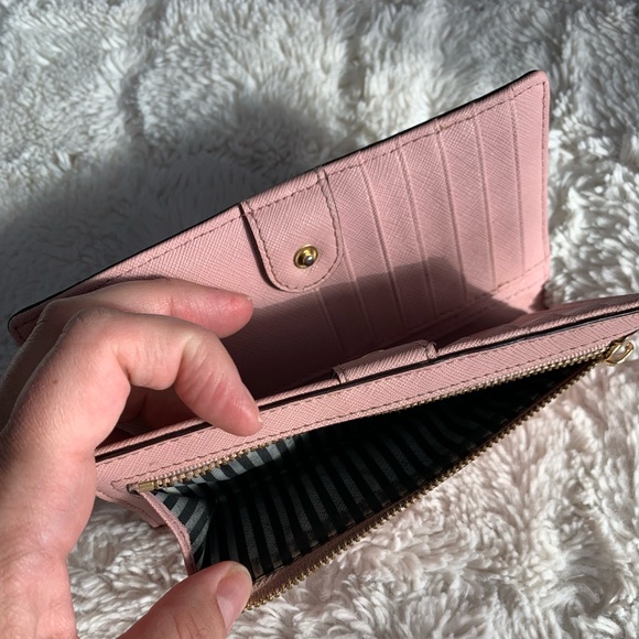 Kate Spade Wallet. - Picture 5 of 5